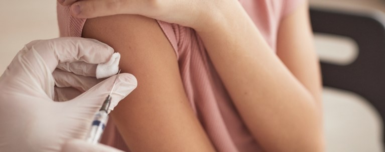 Επιδημία ιλαράς: Τι να προσέξουν παιδιά και ενήλικες - Το εμβόλιο, οι δόσεις και ποιοι έχουν ανοσία