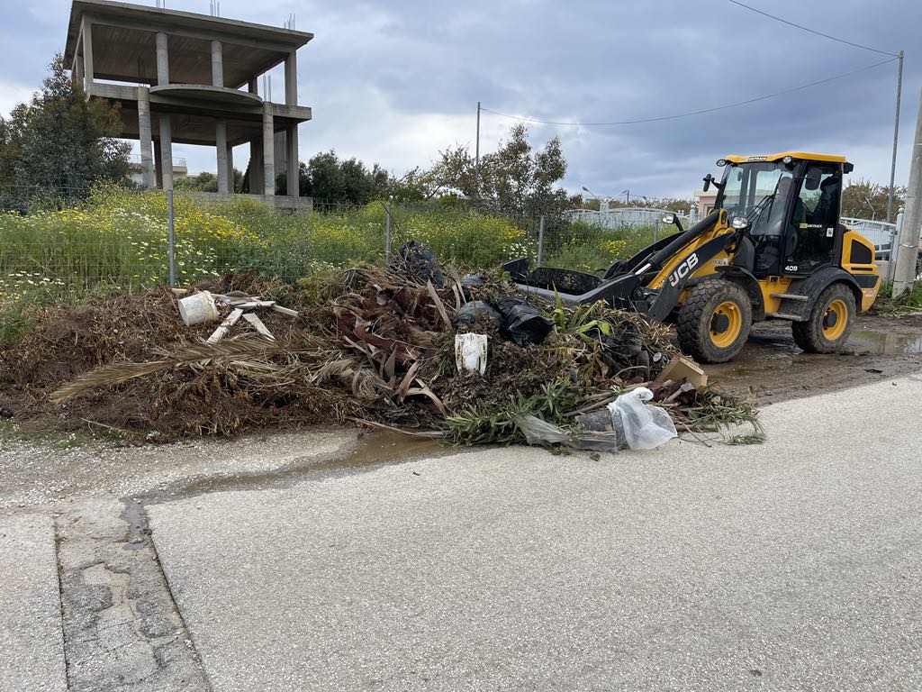 Εντατικές αποκομιδές κλαδιών 9 Απριλίου 2025 από την Υπηρεσία Καθαριότητας Δήμου Μαραθώνος