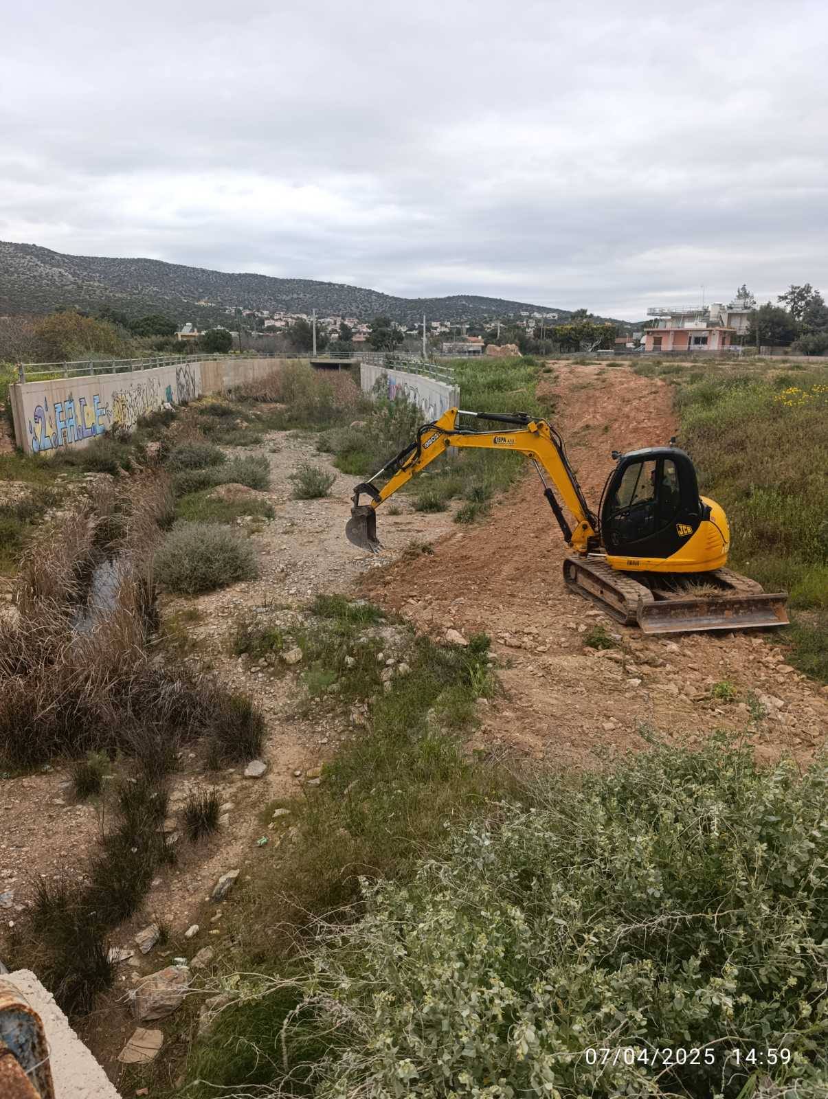 Καθαρισμός ρέματος Ξερέα Δήμου Κρωπίας και κατασκευή νέας γέφυρας Λ. Σουνίου, από την Περιφέρεια Αττικής