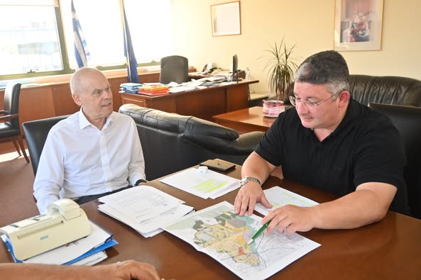 Συνάντηση του Δημάρχου Αχαρνών Σπύρου Βρεττού με τον Υφυπουργό Περιβάλλοντος και Ενέργειας Νίκο Ταγαρά για πολεοδομικά ζητήματα του Δήμου