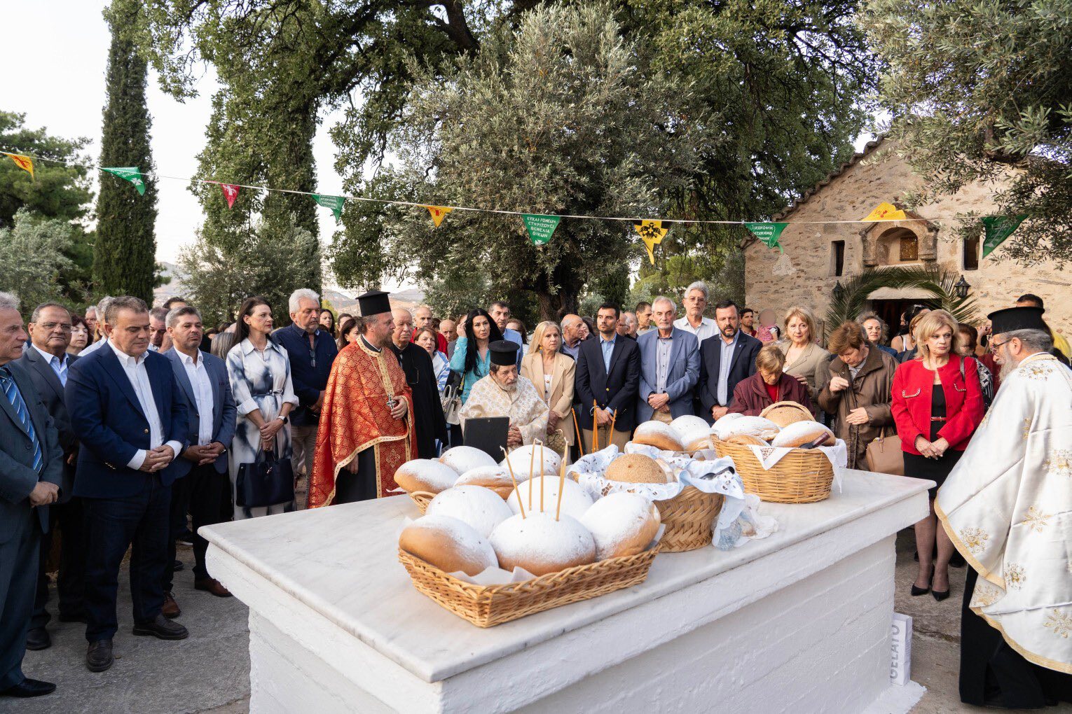 Με ιδιαίτερη λαμπρότητα τελέστηκε  ο εορτασμός της Ανακομιδής των Ιερών Λειψάνων του Αγίου Νικολάου, στην Παλλήνη