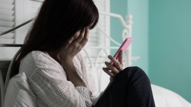 Παιανία: 17χρονη θύμα revenge porn - Έστειλαν γυμνές της φωτογραφίες σε οικογένεια και φίλους