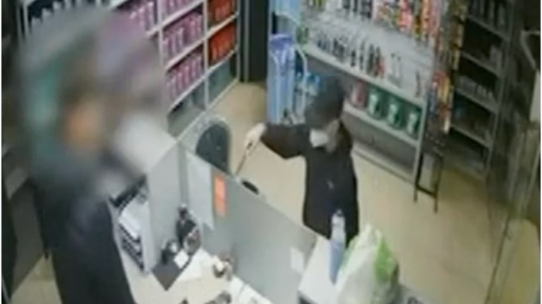 Αδιανόητο: 14χρονος λήστευε με μαχαίρι βενζινάδικα και μίνι μάρκετ 