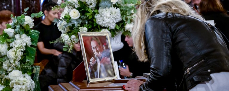 Βασίλης Καρράς: Το μεσημέρι η ταφή του στην Καβάλα - Η τελευταία επιθυμία της οικογένειας και ο ξεχωριστός αποχαιρετισμός