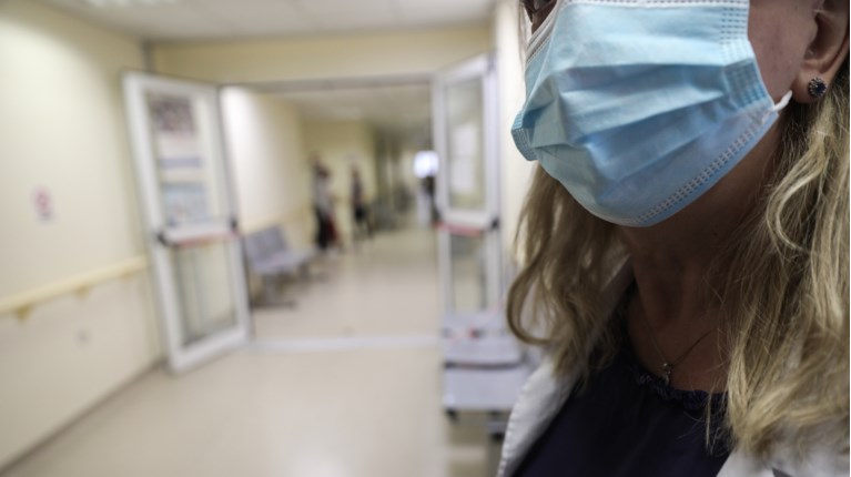 Σαρώνουν γρίπη και RSV που προσβάλλουν το αναπνευστικό: Γεμίζουν τα νοσοκομεία - Πού εντοπίζονται τα κρούσματα
