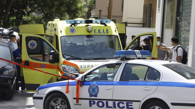 Γλυφάδα: Μάχη για τη ζωή της δίνει η 70χρονη μετά την επίθεση 38χρονου με πέτρα - Συνέχισε να τη χτυπά ενώ είχε λιποθυμήσει