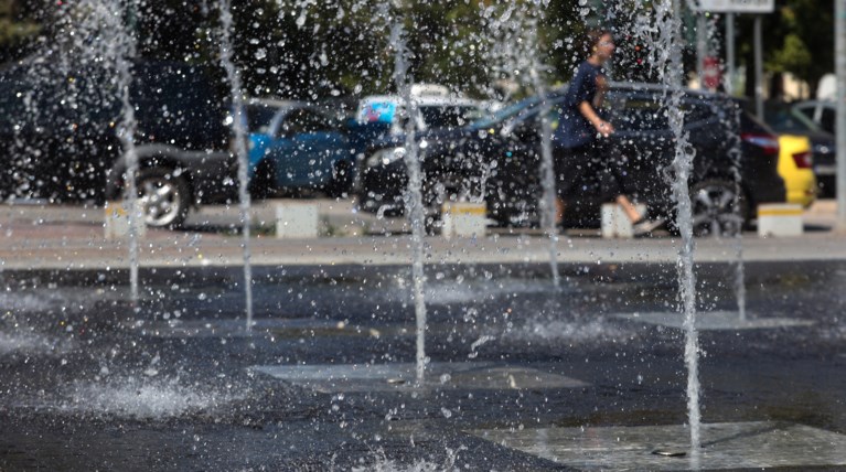 Μέτρα προστασίας για τον καύσωνα: Παύση εργασιών σε υπαίθριες δραστηριότητες - Τι ισχύει για τα ντελίβερι και τηλεργασία