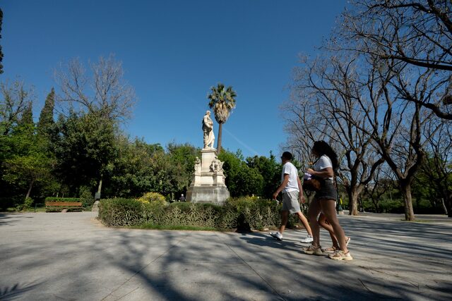 Καιρός: Αίθριος με λίγες νεφώσεις και θερμοκρασία μέχρι 27 βαθμούς – Αναλυτικά η πρόγνωση