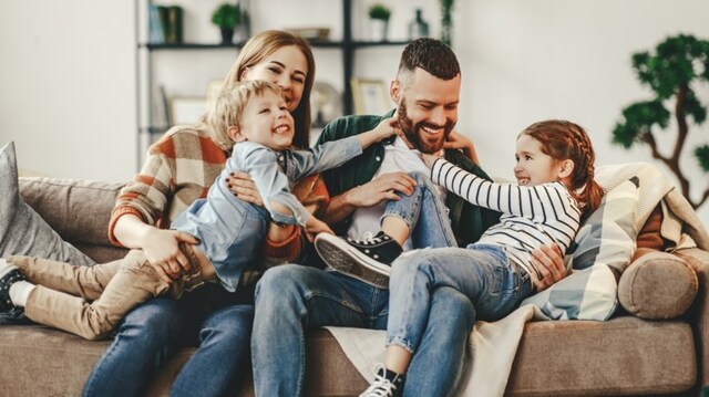 Επίδομα 150 ευρώ ανά παιδί: Μέχρι αύριο τα χρήματα στους λογαριασμούς -Ποιοι είναι οι δικαιούχοι, τι πρέπει να κάνετε