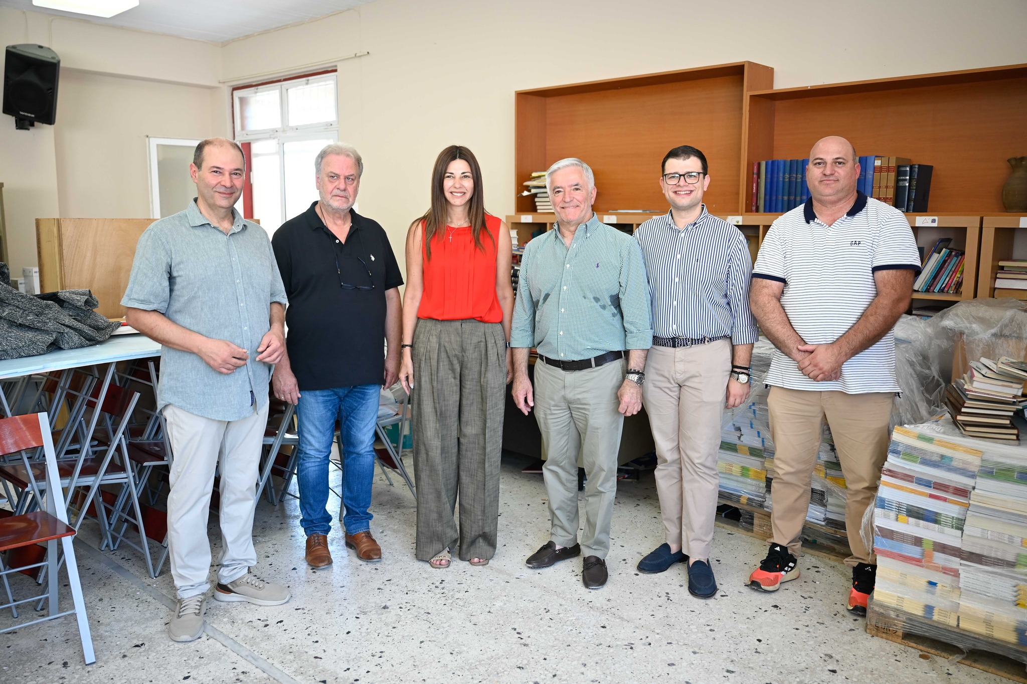 Το 1ο Δημοτικό Σχολείο Γλυκών Νερών, που έχει ενταχθεί στο πρόγραμμα Μαριέττα Γιαννάκου, επισκεφτήκαν η Υπουργός Παιδείας Σοφία Ζαχαράκη και ο Ισίδωρος Μάδης Δήμαρχος Παιανίας 