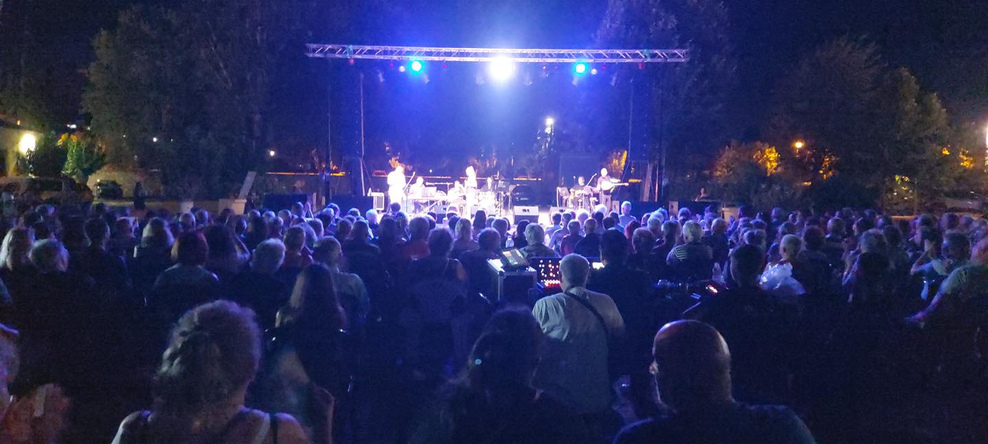 Πλήθος κόσμου πλημμύρισε τις Παλιές Φυλακές Ωρωπού σε μια μαγική μουσική βραδιά