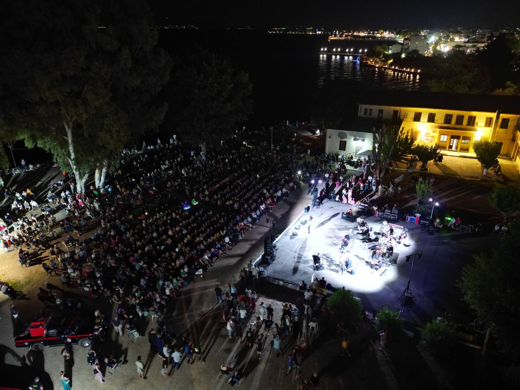 Μεγάλη επιτυχία σημείωσε η συναυλία προς τιμήν του Μίκη Θεοδωράκη στις Παλαιές Φυλακές Ωρωπού