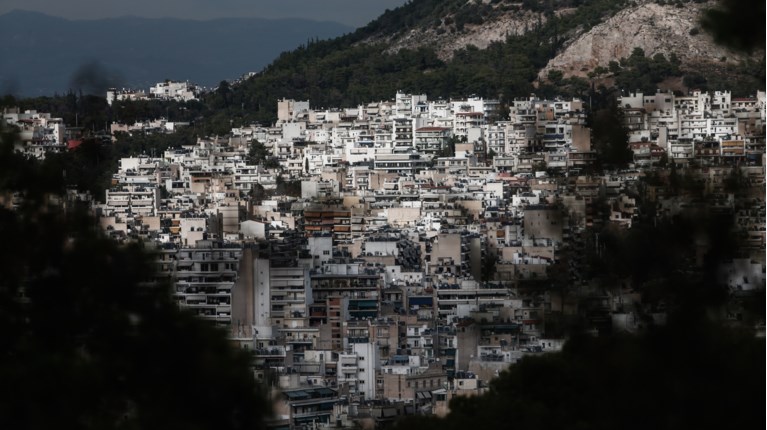 Ποιοι απαλλάσσονται από το φόρο μεταβίβασης κατά την απόκτηση πρώτης κατοικίας - Τι ισχύει για ανηλίκους και οικόπεδα