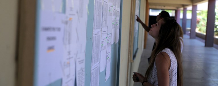 Πανελλήνιες 2025: Πρώτες εκτιμήσεις για τις Ελάχιστες Βάσεις Εισαγωγής - Πού θα φτάσουν Ιατρικές, Νομικές και Στρατιωτικές Σχολές