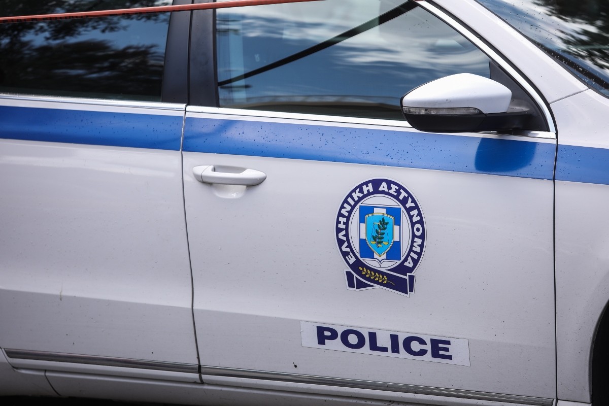 Χειροπέδες σε 34χρονη που έκλεβε προϊόντα μεγάλης αξίας από καταστήματα στην Αττική