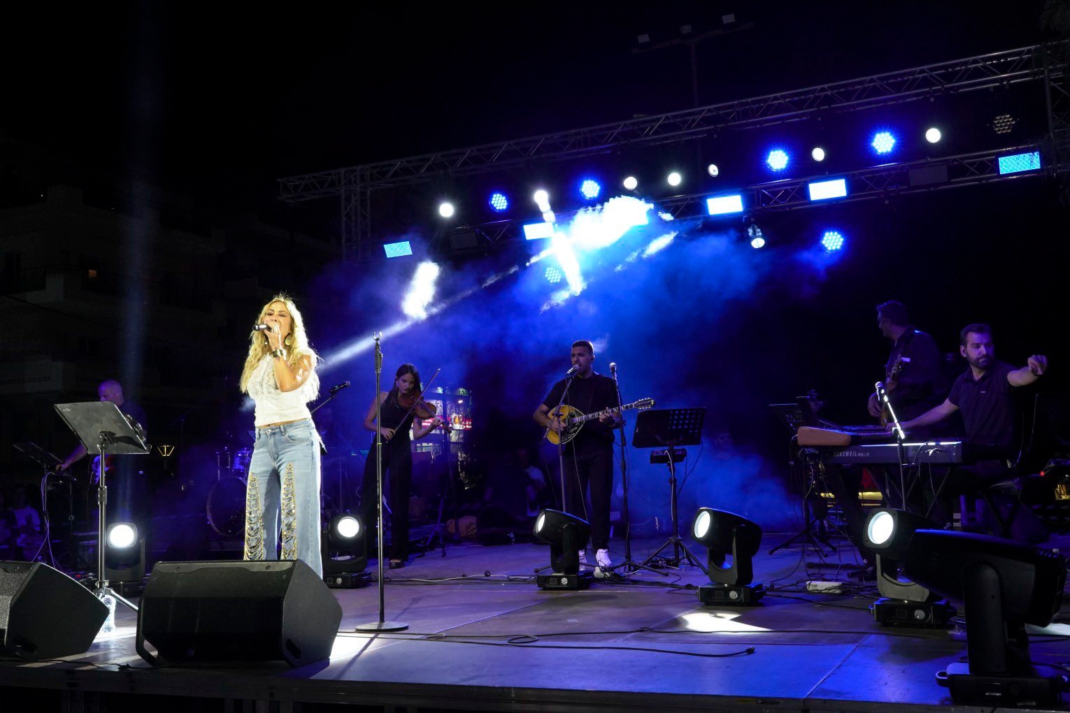 Χιλιάδες κόσμου στη συναυλία που διοργάνωσε ο Δήμος Παλλήνης με την υπέροχη Μελίνα Ασλανίδου
