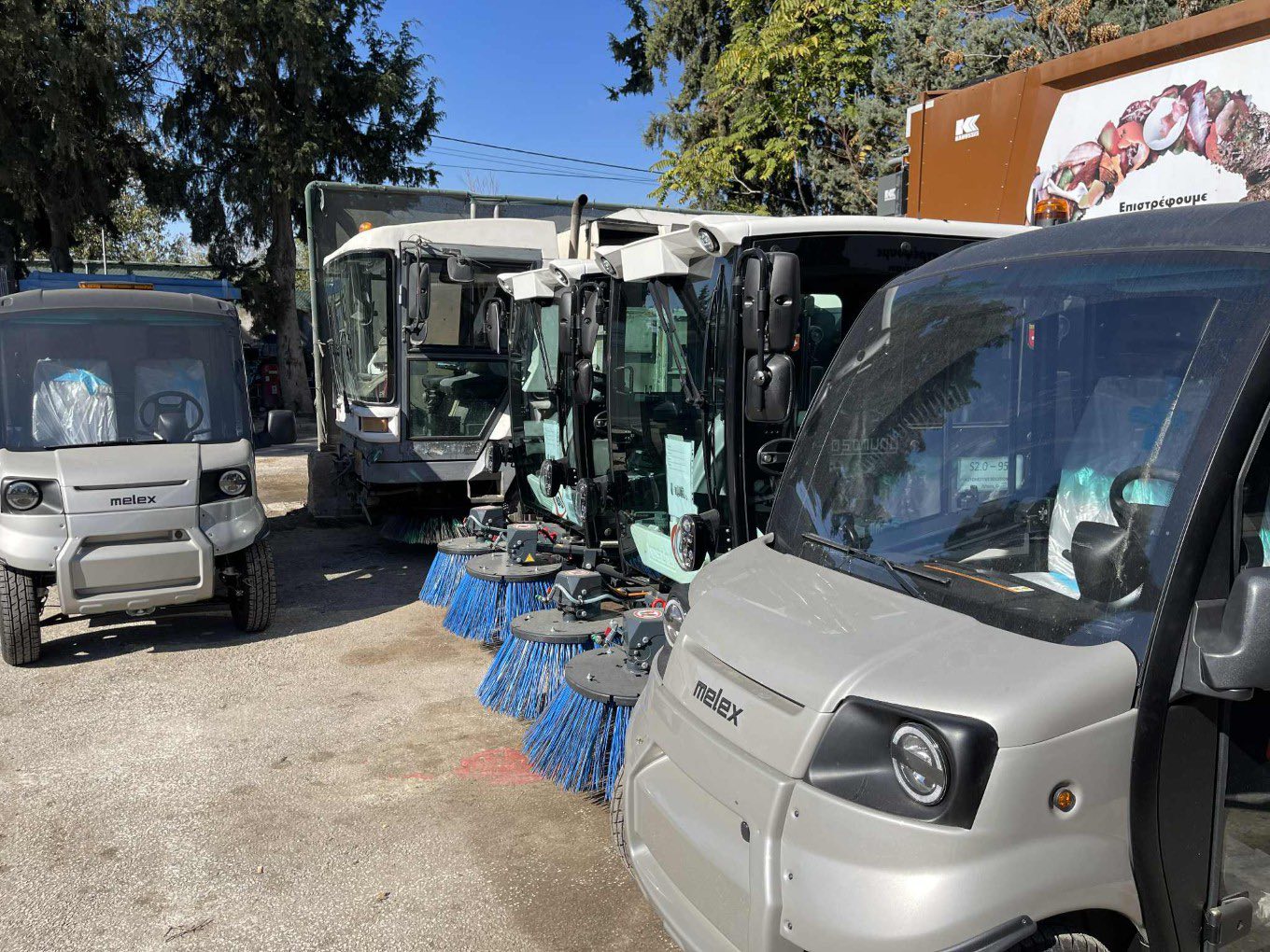 Ο Δήμος Παλλήνης ενισχύει τον στόλο καθαριότητας με επτά νέα ηλεκτροκίνητα οχήματα