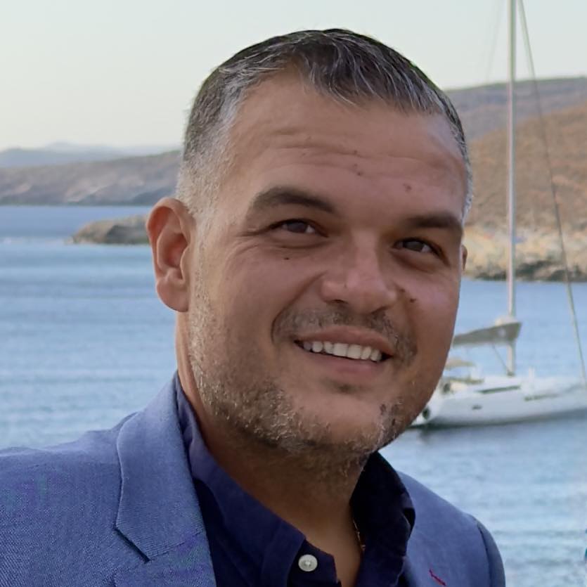 Μιχάλης Βρεττός: Διαφωνώ με πολλές απο τις πρακτικές του Σπύρου Βρεττού...