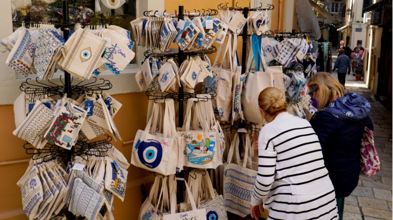 Κοινωνικός τουρισμός για συνταξιούχους: Λήγει η προθεσμία αιτήσεων για δωρεάν διακοπές - Ως και 12 διανυκτερεύσεις