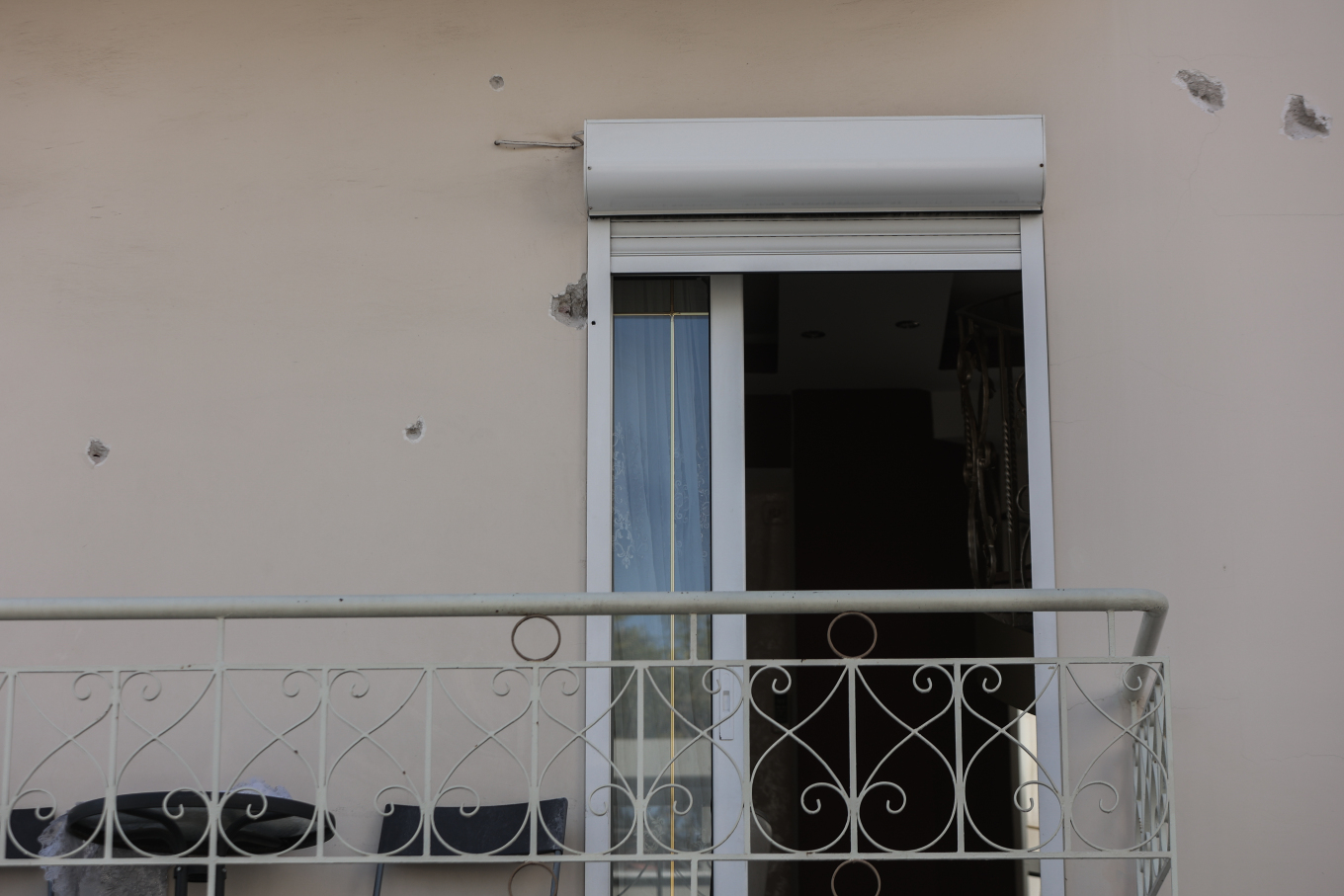 «Σφαίρα καρφώθηκε δίπλα σε μητέρα που τάιζε το μωρό της», δηλώνει μάρτυρας των πυροβολισμών στην Αγία Βαρβάρα