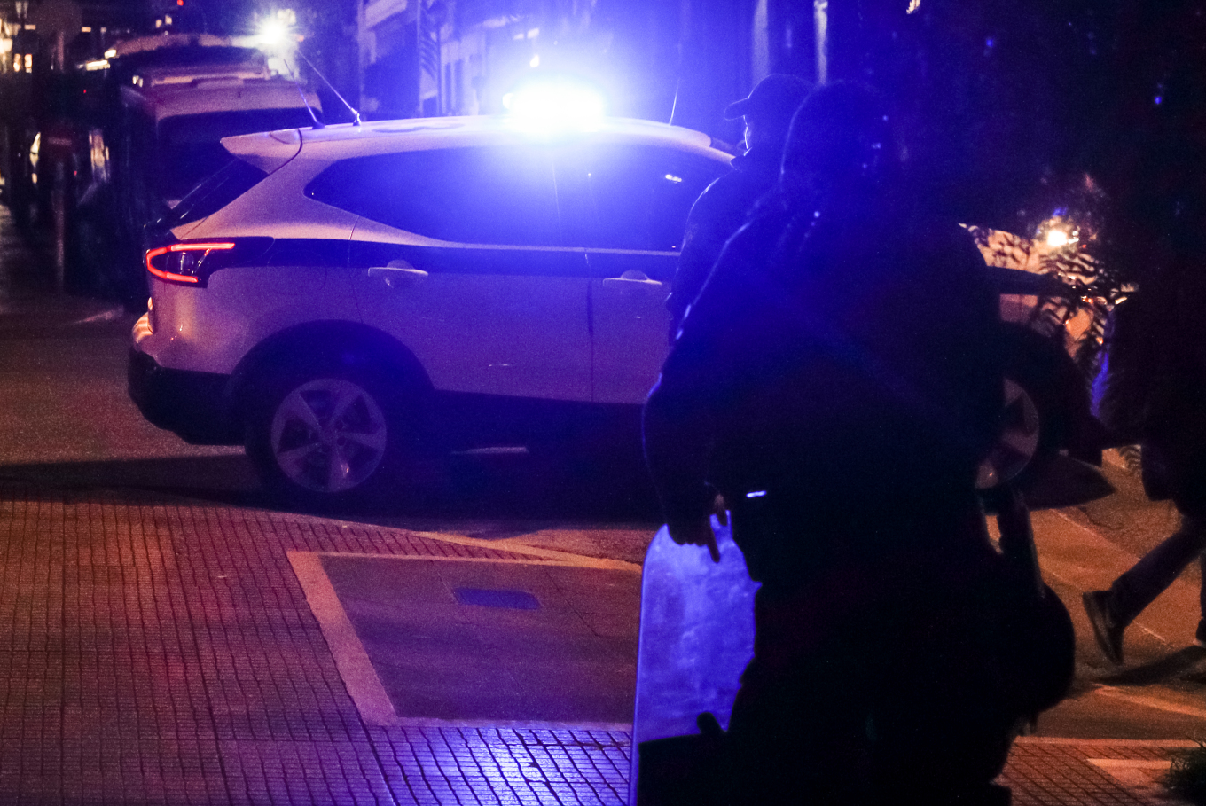 Πυροβολισμοί σε σπίτι στον Κολωνό - Στο παιδικό δωμάτιο βρέθηκαν δυο σφαίρες