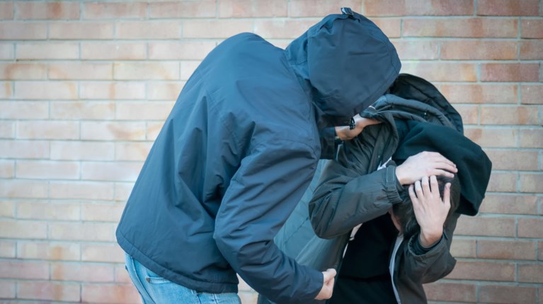 Όλες οι αλλαγές για τη βία ανηλίκων: Πρόστιμο χιλιάδων ευρώ και έκτιση ποινής για γονείς, φυλάκιση από τα 14 σε ανήλικους