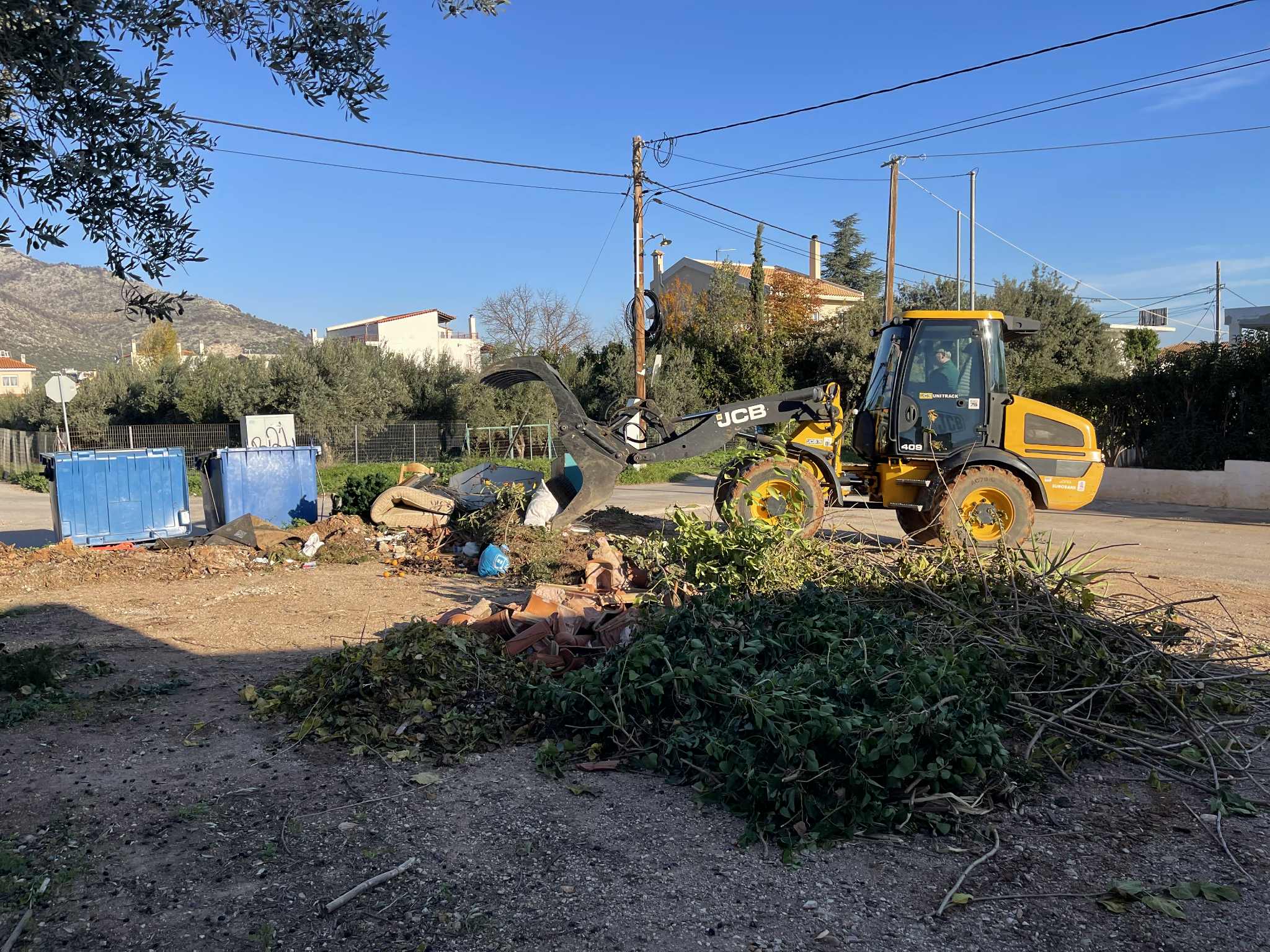 Εντατικές αποκομιδές κλαδιών 8, 13, 16 & 17 Δεκεμβρίου 2025 από την Υπηρεσία Καθαριότητας Δήμου Μαραθώνος