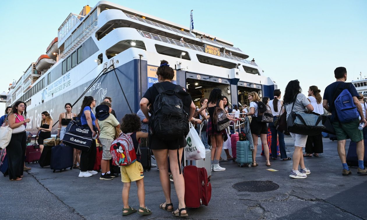 Αναχωρούν κατά κύματα οι αδειούχοι του καλοκαιριού