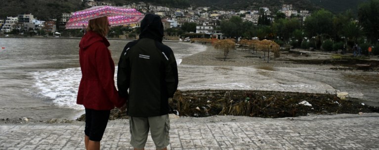 Καιρός: Έρχεται ο "Ωμέγα εμποδιστής" με κρύο, βοριάδες και βουτιά της θερμοκρασίας - Η διαφωνία Κολυδά και Μαρουσάκη