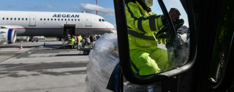 Φεύγουν 5 αεροπλάνα με ανθρωπιστική βοήθεια στην Τουρκία με εντολή Μητσοτάκη- Φάρμακα, κουβέρτες, κρεβάτια και σκηνές