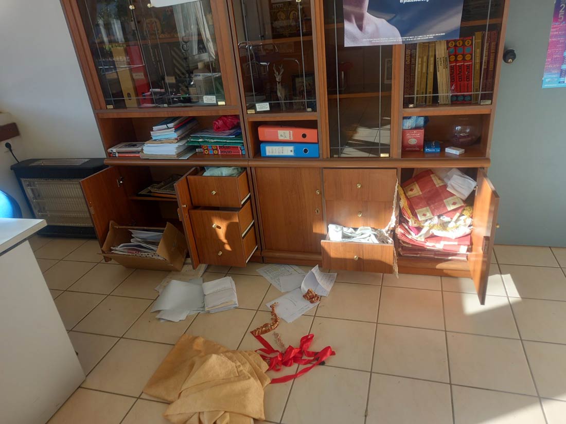 Νέο περιστατικό βανδαλισμού σημειώθηκε προχθές στο Δήμο Μαραθώνος και συγκεκριμένα στο Περιφερειακό Ιατρείο και τo ΚΑΠΗ Μαραθώνα