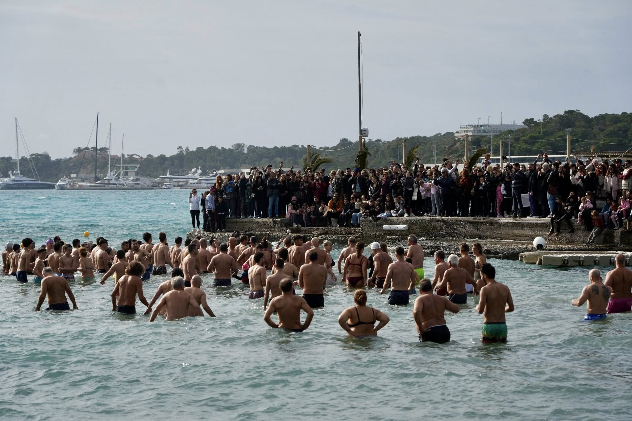 Με λαμπρότητα τα Θεοφάνεια σε όλες τις δημοτικές ενότητες του Δήμου Βάρης Βούλας Βουλιαγμένης