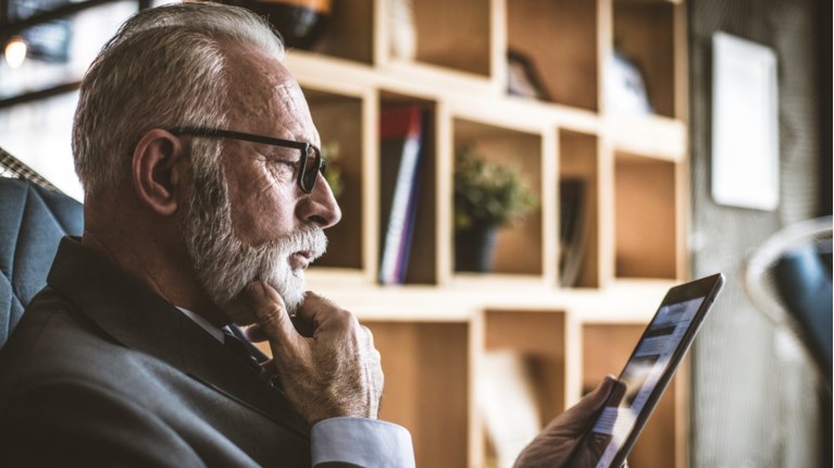 Ερχονται αναδρομικά για εργαζόμενους συνταξιούχους - Οι δικαιούχοι και τα ποσά