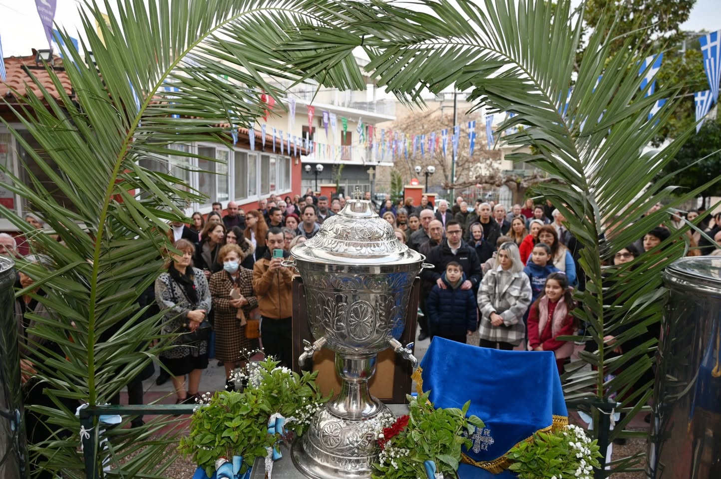 Με ευλάβεια και λαμπρότητα τίμησαν οι Αχαρνές στις ενορίες της πόλης τα Άγια Θεοφάνεια