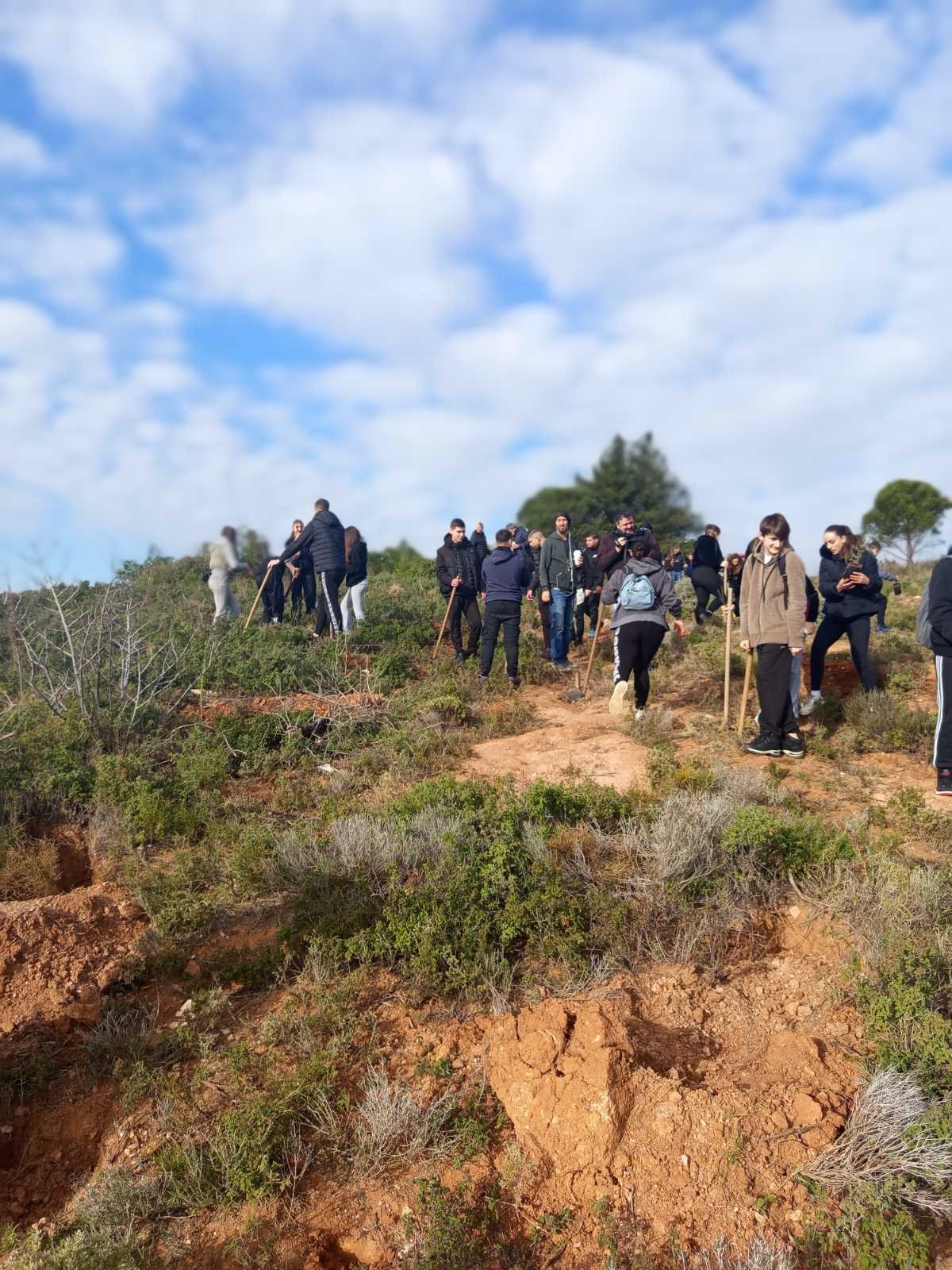 Μαθητές φυτεύουν το μέλλον στον Δήμο Διονύσου 