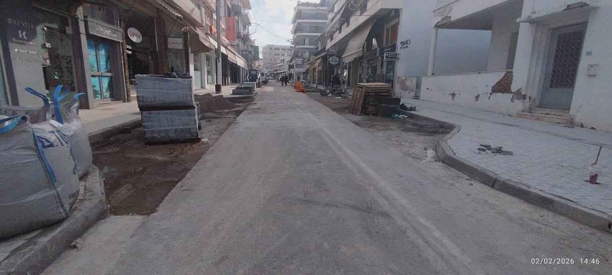Ενημέρωση για την εξέλιξη των έργων ανάπλασης τμήματος κεντρικής λεωφόρου Β.Κωνσταντίνου, στο Δήμο Κρωπίας