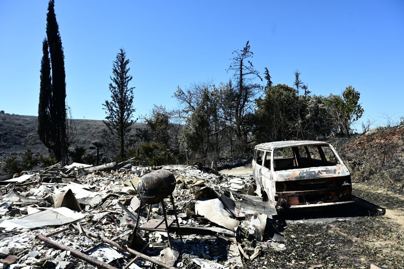Φωτιά στην Αττική: Αποζημιώσεις και για τον εξοπλισμό στις αγροτικές εκμεταλλεύσεις