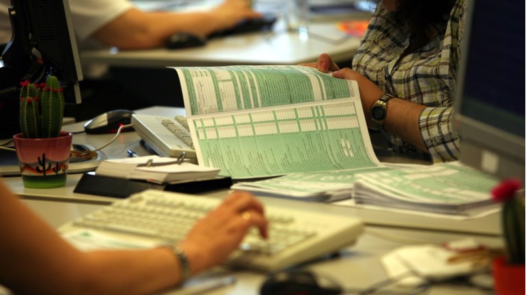 Φορολογικές δηλώσεις 2023: Πότε λήγει η προθεσμία - Πώς θα πληρώσετε λιγότερο φόρο
