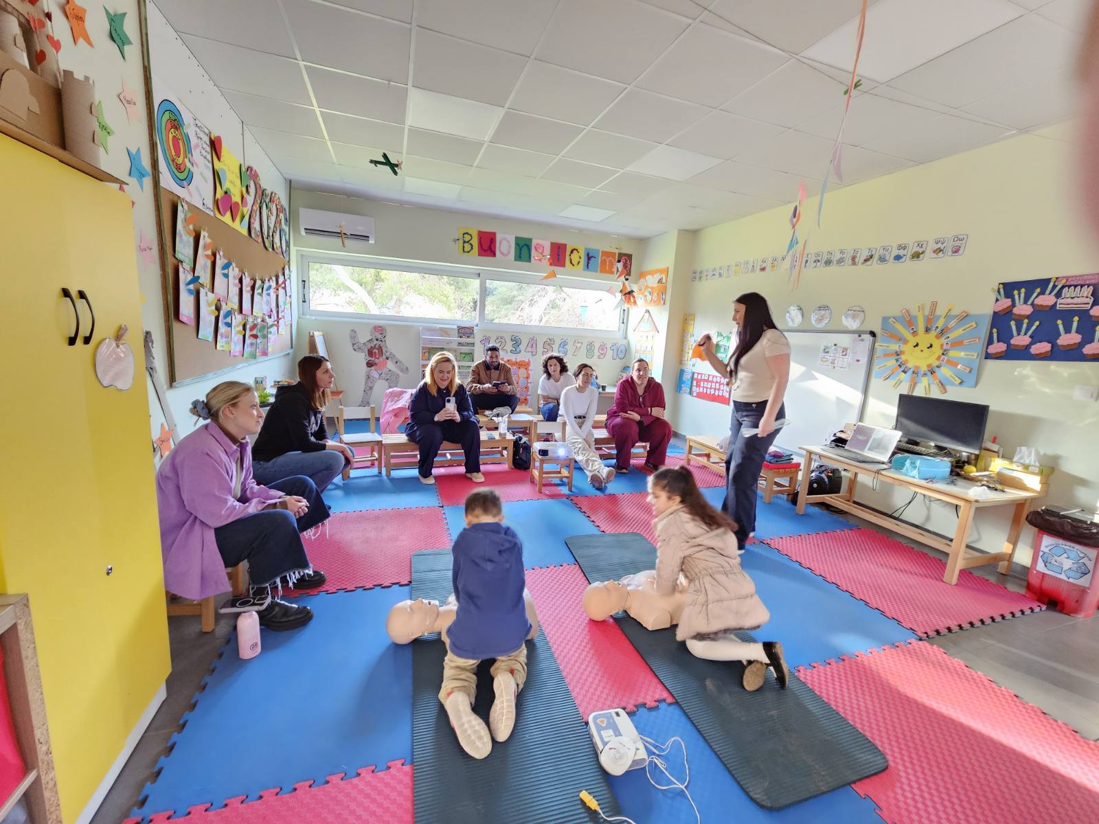 Με ιδιαίτερη επιτυχία πραγματοποιήθηκε εκπαιδευτική δράση στη "Βασική Υποστήριξη Ζωής και Χρήση Αυτόματου Εξωτερικού Απινιδωτή (BLS & AED)" στο Νηπιαγωγείο Γραμματικού