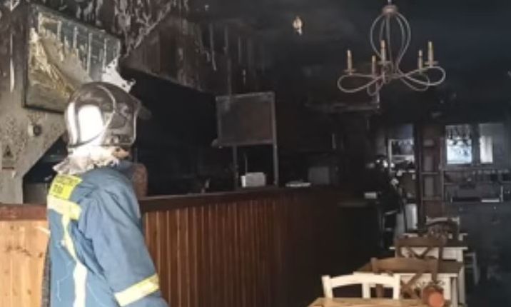 Φωτιά στο «Πιάτσα Καλαμάκι» στο Χαλάνδρι - Μεγάλες καταστροφές στο κατάστημα