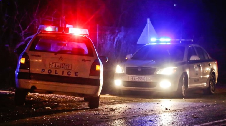 Άγριος ξυλοδαρμός μεταξύ ανηλίκων σε εμπορικό κέντρο στα Σπάτα - Στο νοσοκομείο δύο 16χρονοι