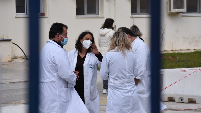 Γνωστή ηθοποιός έκανε βόλτες σε νοσοκομείο και διέσπειρε τον κορονοϊό - Καταγγελία ΠΟΕΔΗΝ