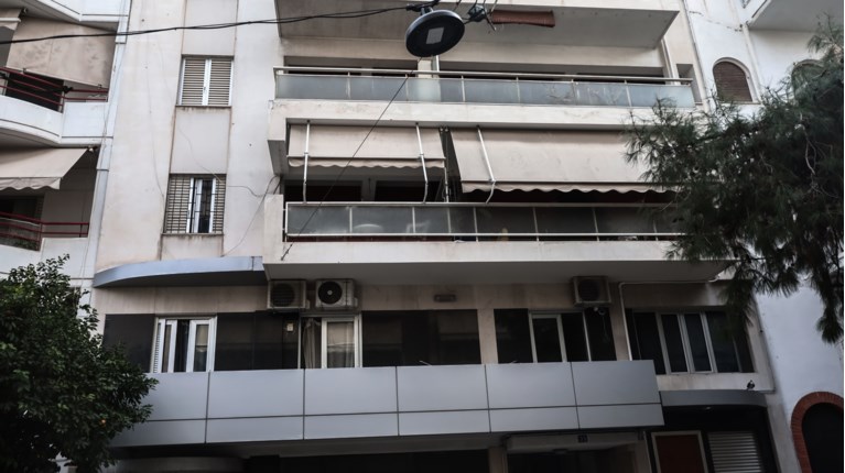 Σοκ στον Νέο Κόσμο: 35χρονη Κινέζα έπεσε στο κενό από τον 3ο όροφο - Αναζητείται ο σύντροφός της, την κρατούσε δέσμια