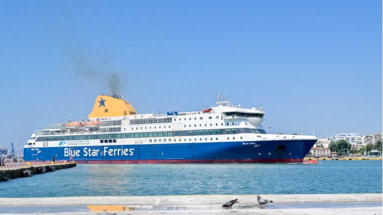 Πειραιάς: ΙΧ έπεσε στο λιμάνι - Στο νοσοκομείο η οδηγός