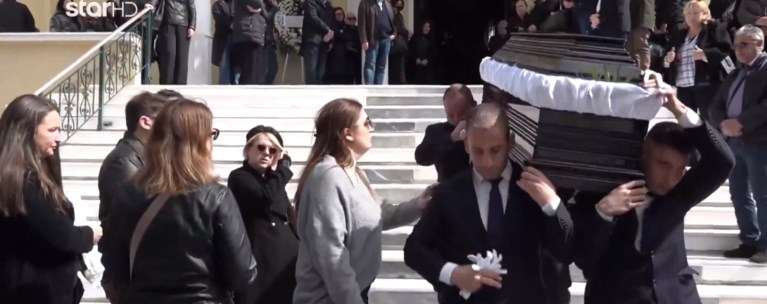 Νίκαια: Θλίψη στην κηδεία του 39χρονου που δολοφονήθηκε από τον πεθερό του - "Συγχώρεσε με Στέλιο" φώναζε η πεθερά