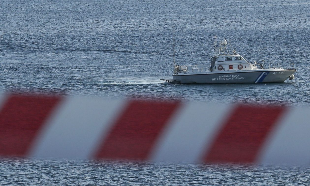 Πόρτο Ράφτη: Συναγερμός στο Λιμενικό – Εντοπίστηκαν πυρομαχικά κοντά στην ακτή