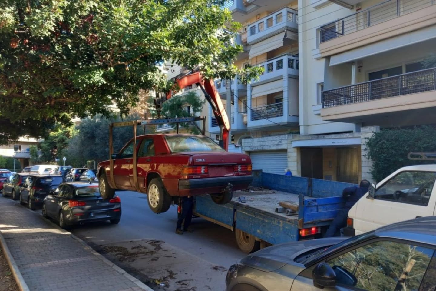 Πάνω από 150 εγκαταλελειμμένα οχήματα απομακρύνθηκαν από τον Δήμο Παλλήνης μέσα σε δύο χρόνια