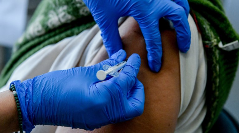 Νέο εμβόλιο mRNA για ταυτόχρονη προστασία από γρίπη και Covid "στοχεύει" στους άνω των 50 ετών