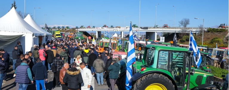 Σκληραίνουν τη στάση τους οι αγρότες: Στις 16:00 τα μπλόκα κόβουν ξανά τη χώρα στα δύο - Κλείνουν και παράδρομοι