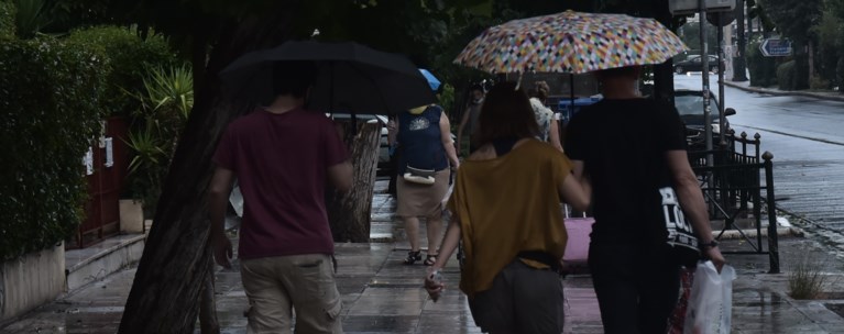 Καιρός: Αλλαγή σκηνικού για ένα 48ωρο: Ψηλά ο υδράργυρος, αλλά με ισχυρές καταιγίδες και ανέμους - Πού έρχονται μπουρίνια